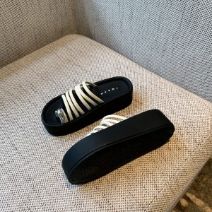 Thick-Soled Open-Toe Platform Sandals for Women - Summer 2025 Casual One-Strap Height-Increasing Slippers