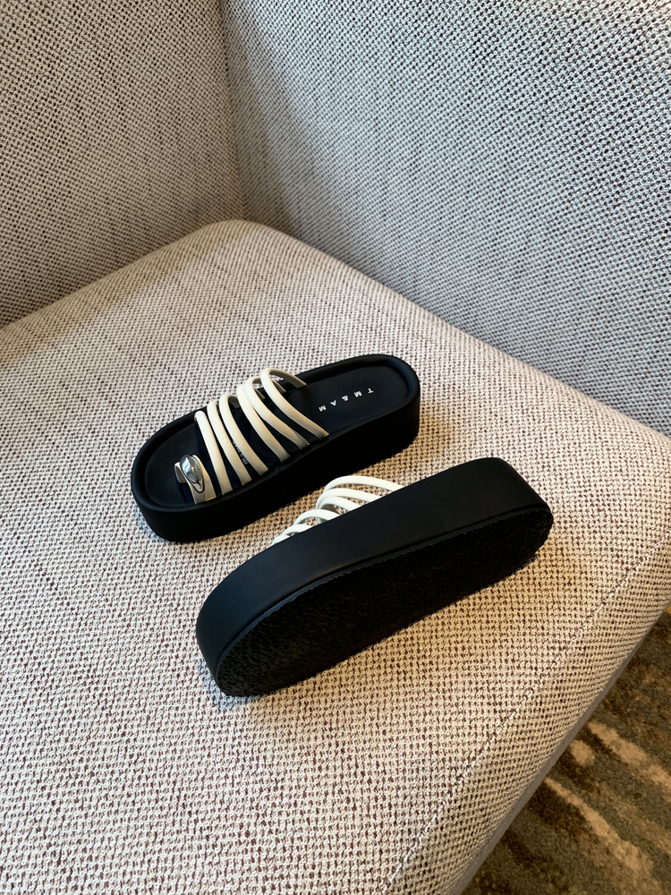 Thick-Soled Open-Toe Platform Sandals for Women - Summer 2025 Casual One-Strap Height-Increasing Slippers Thick-Soled Open-Toe Platform Sandals for Women - Summer 2025 Casual One-Strap Height-Increasing Slippers