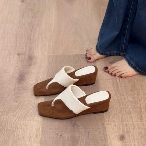 Thick-Soled Sheepskin Flip-Flops for Women - Retro Minimalist Square-Toe Wedge Sandals for Outdoor and Beach Wear