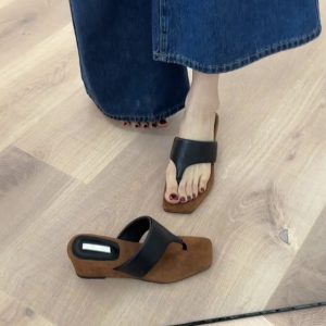 Thick-Soled Sheepskin Flip-Flops for Women - Retro Minimalist Square-Toe Wedge Sandals for Outdoor and Beach Wear