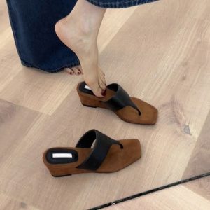 Thick-Soled Sheepskin Flip-Flops for Women - Retro Minimalist Square-Toe Wedge Sandals for Outdoor and Beach Wear