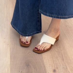 Thick-Soled Sheepskin Flip-Flops for Women - Retro Minimalist Square-Toe Wedge Sandals for Outdoor and Beach Wear