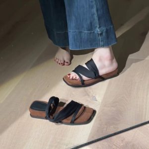 Thick-Soled Sheepskin One-Strap Square-Toe Sandals for Women - Retro Two-Way Wear Perfect for Skirts and Summer Outfits