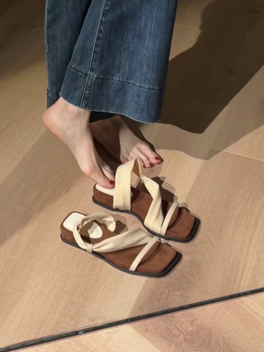 Thick-Soled Sheepskin One-Strap Square-Toe Sandals for Women - Retro Two-Way Wear Perfect for Skirts and Summer Outfits Thick-Soled Sheepskin One-Strap Square-Toe Sandals for Women - Retro Two-Way Wear Perfect for Skirts and Summer Outfits