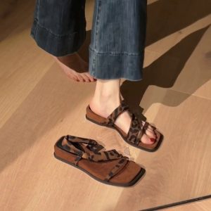 Thick-Soled Sheepskin One-Strap Square-Toe Sandals for Women - Retro Two-Way Wear Perfect for Skirts and Summer Outfits