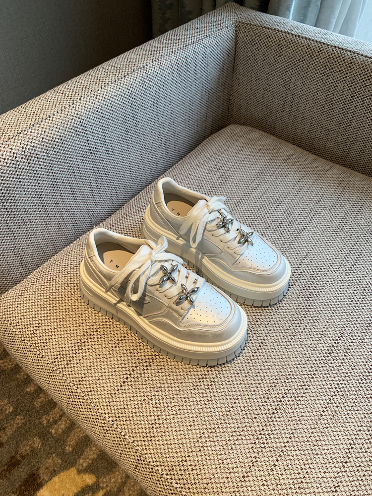 Thick-Soled White Sneakers for Women - 2025 Spring Platform Lace-Up Casual Skate Shoes, Lightweight and Versatile Height-Increasing Style Thick-Soled White Sneakers for Women - 2025 Spring Platform Lace-Up Casual Skate Shoes, Lightweight and Versatile Height-Increasing Style