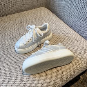 Thick-Soled White Sneakers for Women - 2025 Spring Shell Toe Casual Board Shoes, Versatile Fashionable Bread Shoes