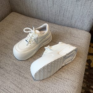 Thick-Soled White Sneakers for Women, 2025 Korean Lace-Up Casual Sports Shoes, Versatile Trendy Board Sneakers