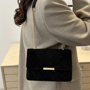 Trendy 2025 Women's Textured Chain Shoulder Crossbody Bag - Retro Small Square Design, Versatile Fashion Accessory