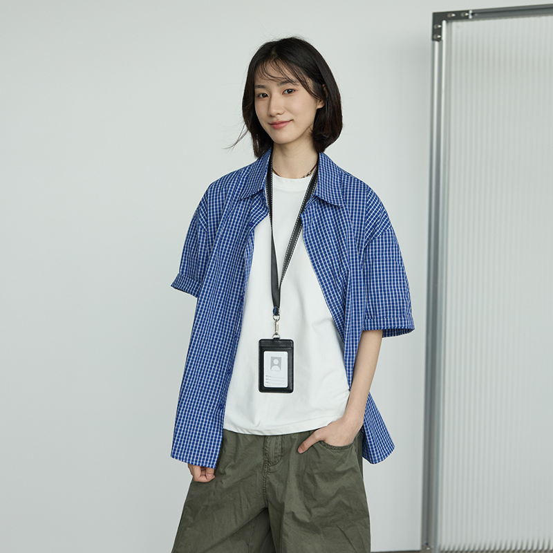 Trendy Blue and White Check Short-Sleeve Shirt for Men and Women - Casual Loose Fit for Daily Commuting, Summer Style