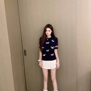 Trendy Casual Knitted Small Dog T-Shirt - Fashionable Pet Apparel for Stylish Dogs