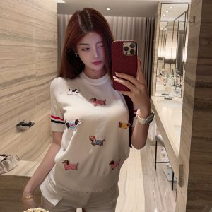 Trendy Casual Knitted Small Dog T-Shirt - Fashionable Pet Apparel for Stylish Dogs