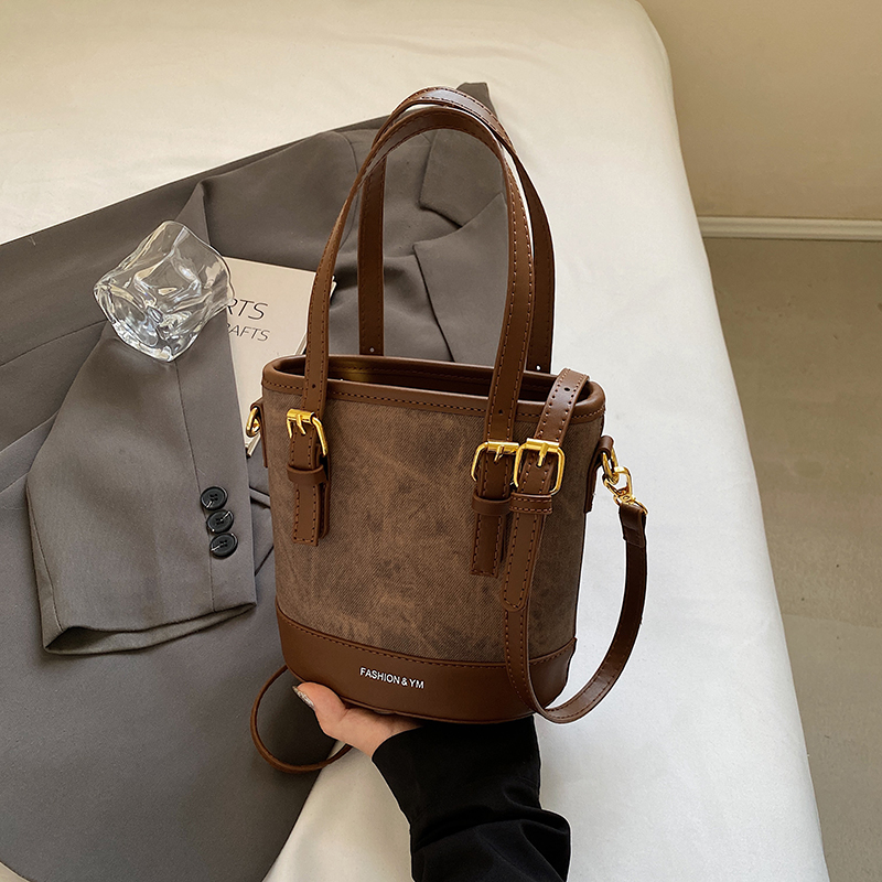 Trendy Color-Blocking Shoulder Crossbody Bucket Bag - Versatile Spliced Design for Women 2025 Trendy Color-Blocking Shoulder Crossbody Bucket Bag - Versatile Spliced Design for Women 2025