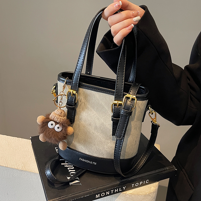 Trendy Color-Blocking Shoulder Crossbody Bucket Bag - Versatile Spliced Design for Women 2025 Trendy Color-Blocking Shoulder Crossbody Bucket Bag - Versatile Spliced Design for Women 2025