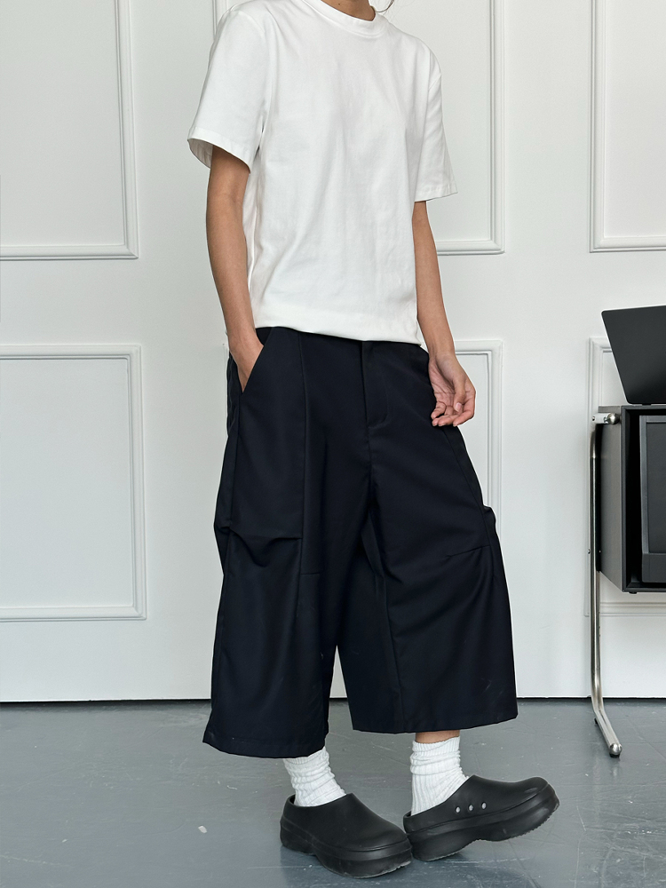 Trendy Deconstructed Pleated Straight-Leg Men's Shorts - Retro Loose Cropped Pants for a 90s Y2K Style Look Trendy Deconstructed Pleated Straight-Leg Men's Shorts - Retro Loose Cropped Pants for a 90s Y2K Style Look