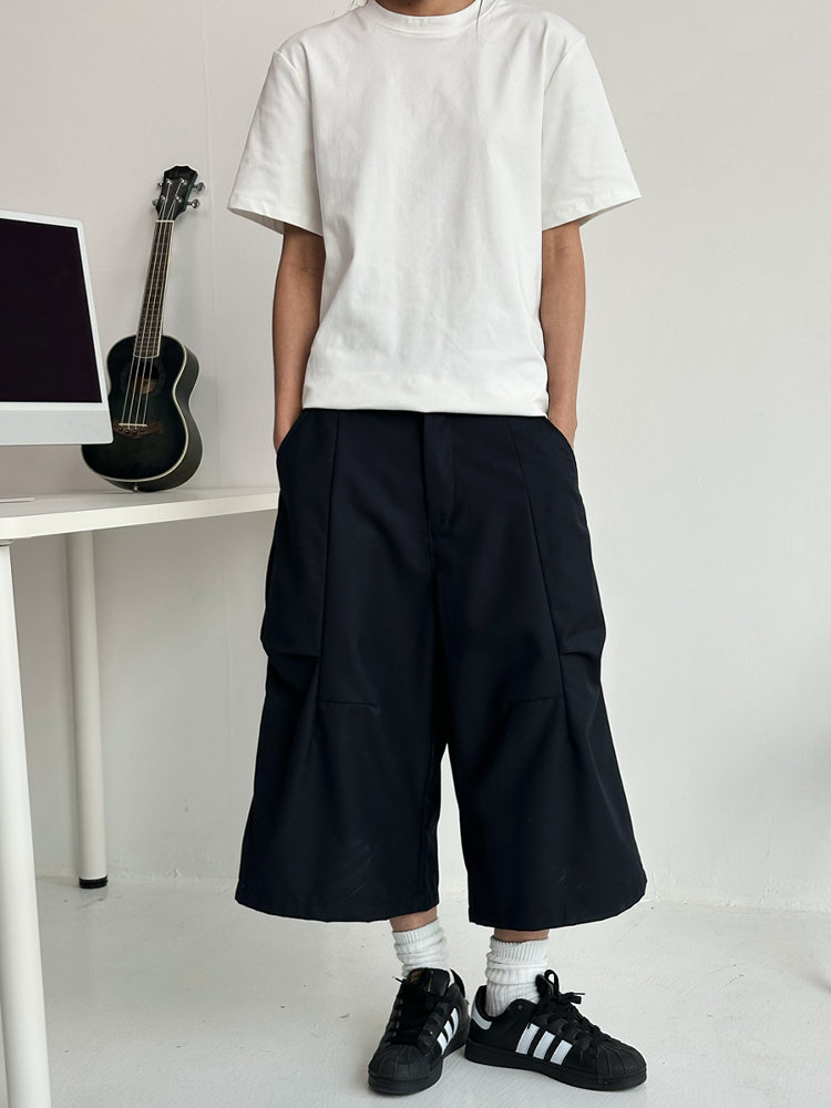Trendy Deconstructed Pleated Straight-Leg Men's Shorts - Retro Loose Cropped Pants for a 90s Y2K Style Look Trendy Deconstructed Pleated Straight-Leg Men's Shorts - Retro Loose Cropped Pants for a 90s Y2K Style Look