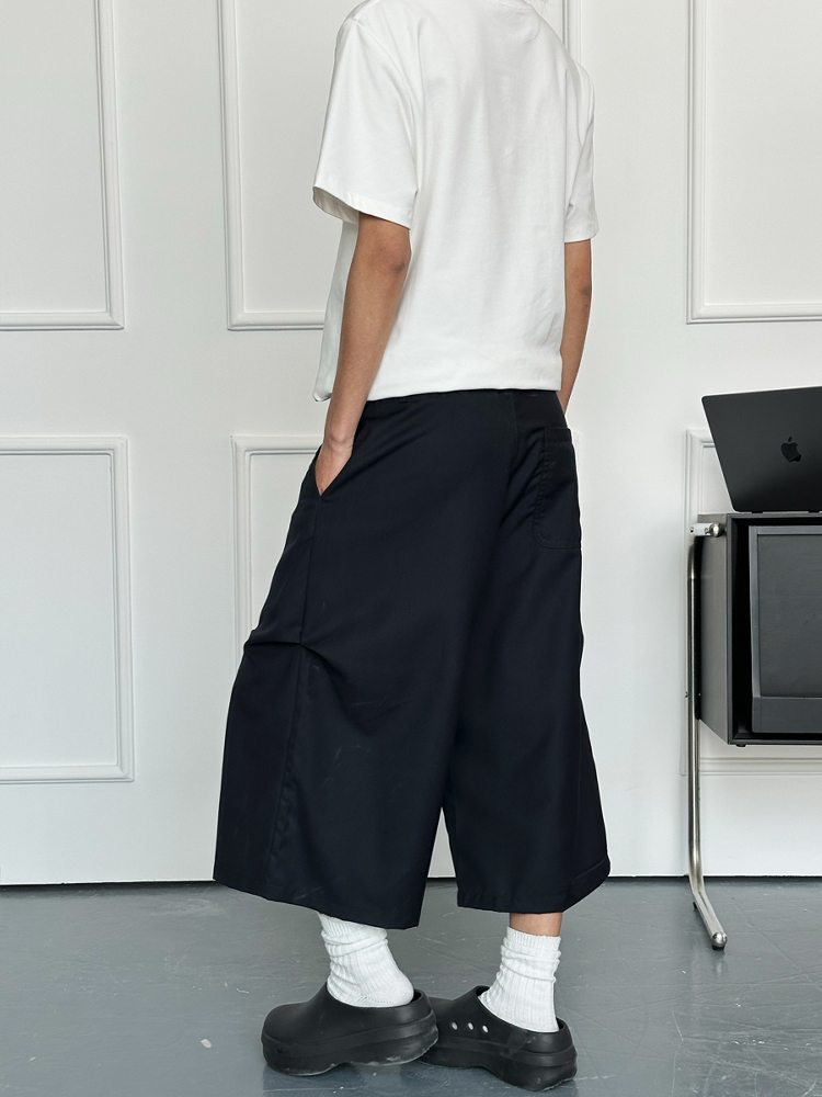 Trendy Deconstructed Pleated Straight-Leg Men's Shorts - Retro Loose Cropped Pants for a 90s Y2K Style Look Trendy Deconstructed Pleated Straight-Leg Men's Shorts - Retro Loose Cropped Pants for a 90s Y2K Style Look