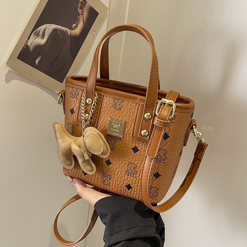 Trendy High-End Small Handbag for Women - Fashionable Commuting Tote Bucket Bag, 2025 Style, Versatile Shoulder Crossbody Bag Trendy High-End Small Handbag for Women - Fashionable Commuting Tote Bucket Bag, 2025 Style, Versatile Shoulder Crossbody Bag
