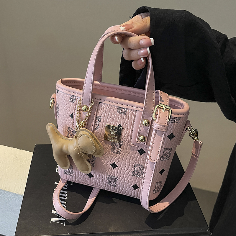 Trendy High-End Small Handbag for Women - Fashionable Commuting Tote Bucket Bag, 2025 Style, Versatile Shoulder Crossbody Bag Trendy High-End Small Handbag for Women - Fashionable Commuting Tote Bucket Bag, 2025 Style, Versatile Shoulder Crossbody Bag