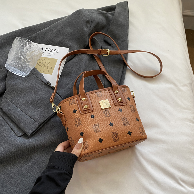 Trendy High-End Small Handbag for Women - Fashionable Commuting Tote Bucket Bag, 2025 Style, Versatile Shoulder Crossbody Bag Trendy High-End Small Handbag for Women - Fashionable Commuting Tote Bucket Bag, 2025 Style, Versatile Shoulder Crossbody Bag