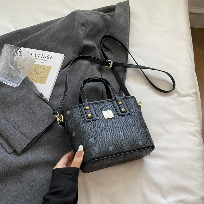 Trendy High-End Small Handbag for Women - Fashionable Commuting Tote Bucket Bag, 2025 Style, Versatile Shoulder Crossbody Bag Trendy High-End Small Handbag for Women - Fashionable Commuting Tote Bucket Bag, 2025 Style, Versatile Shoulder Crossbody Bag