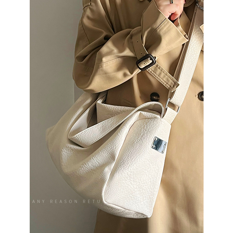 Trendy Korean Style Women's Large Capacity Shoulder Crossbody Bag - Casual Versatile High-End Fashion 2024