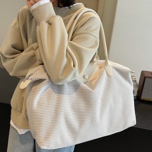 Trendy Large Capacity Commuter Travel Bag for Women - Lightweight Versatile Shoulder Bag for Travel and Maternity 2025