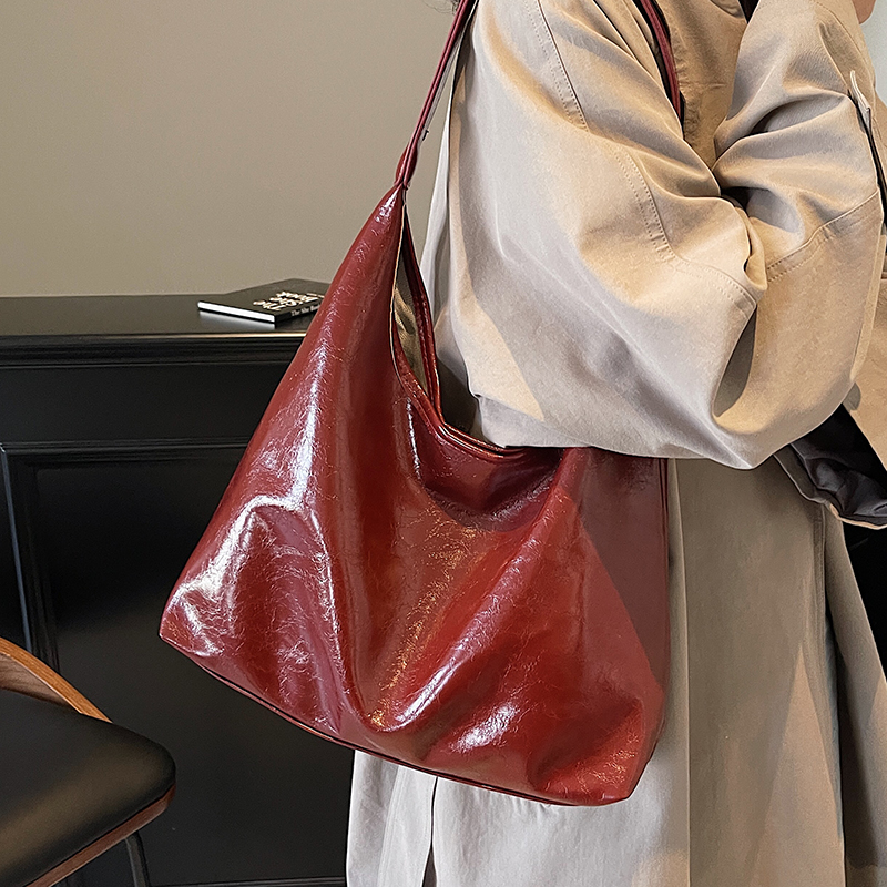 Trendy Large Capacity Tote Bag for Women - Stylish Shoulder Handbag for Commuting, High-Quality Underarm Design, 2025 Fashion