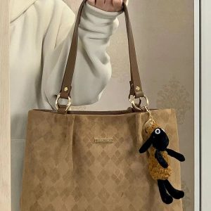 Trendy Large Capacity Tote Bag for Women, 2023 College Style, Ideal for Students and Commuting, Chic Shoulder Bag