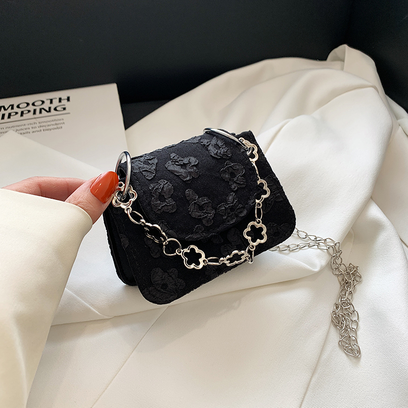 Trendy Mini Crossbody Handbag for Women - Versatile Chain Clutch Bag for Summer 2025 Fashion