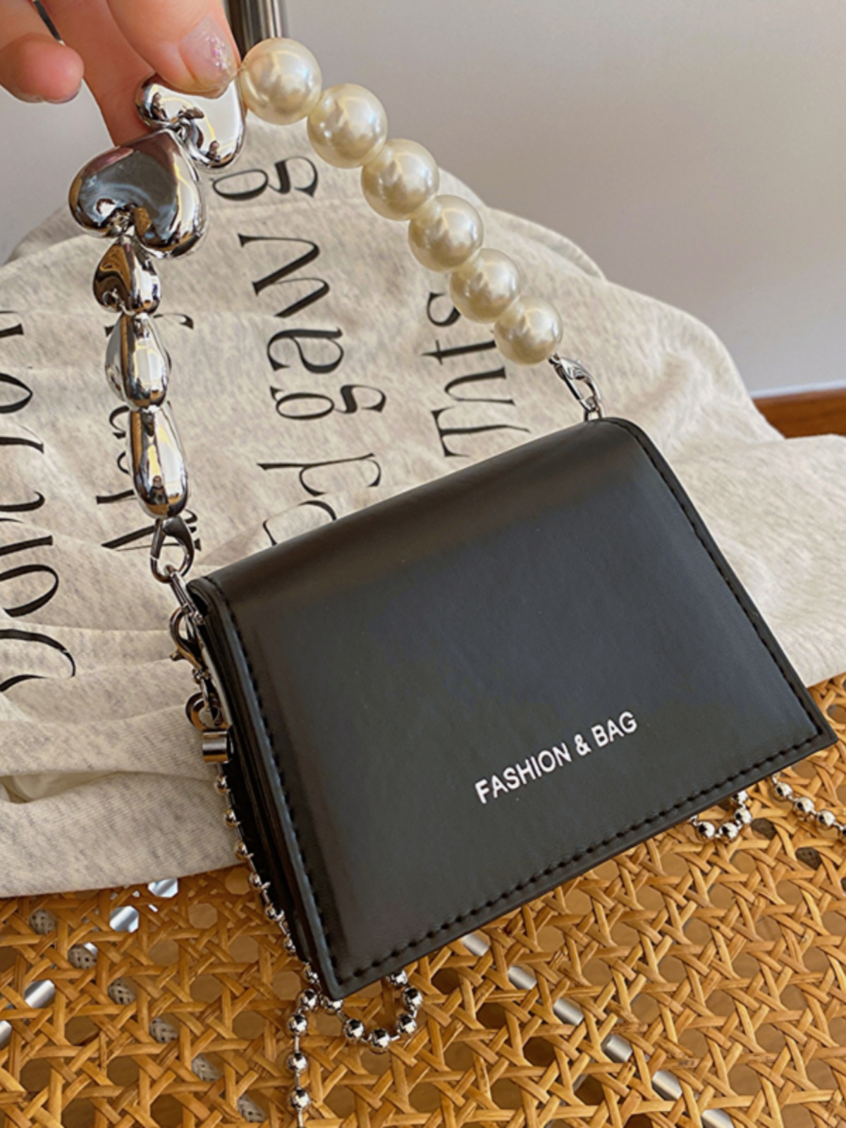 Trendy Mini Pearl Chain Crossbody Bag for Women - Stylish Versatile 2025 Summer Shoulder Small Square Bag Trendy Mini Pearl Chain Crossbody Bag for Women - Stylish Versatile 2025 Summer Shoulder Small Square Bag