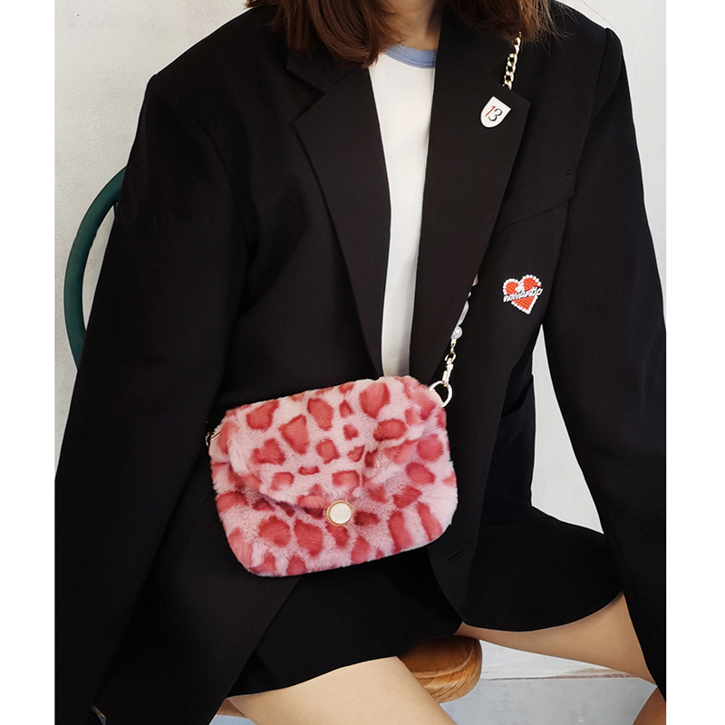 Trendy Mini Plush Leopard Print Crossbody Bag for Women - Cute Pink Phone Bag for Autumn/Winter 2024 Fashion