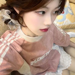 Trendy Pink Suede Short Sleeve T-Shirt for Women - American Style Three-Stripe Raglan Top, Summer 90s Fashion Essential