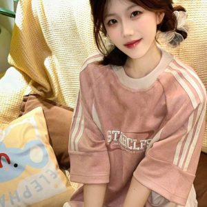 Trendy Pink Suede Short Sleeve T-Shirt for Women - American Style Three-Stripe Raglan Top, Summer 90s Fashion Essential