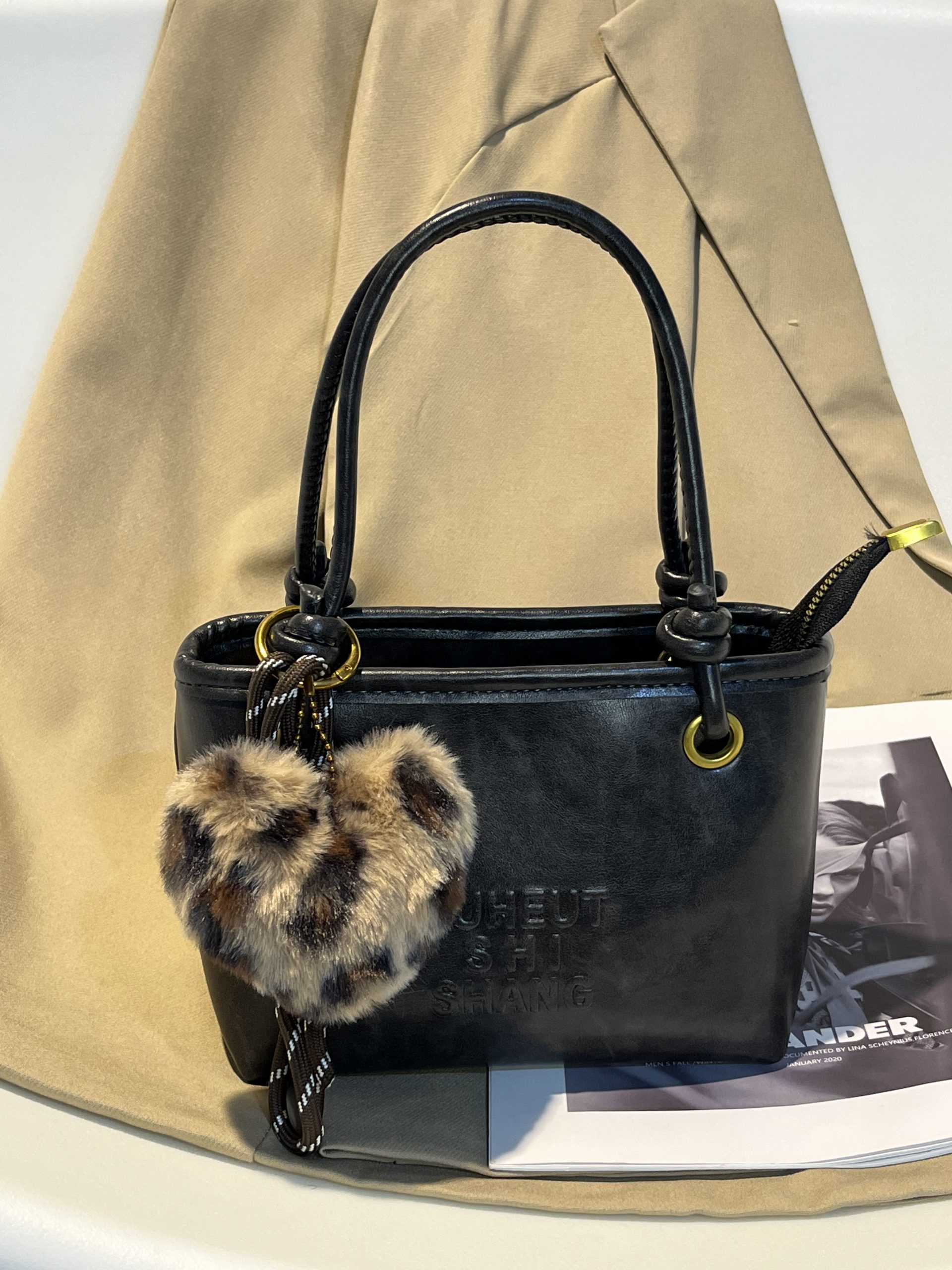 Trendy Retro Heart-Shaped Bucket Tote Bag 2025 - Stylish Women's Shoulder & Crossbody Bag Trendy Retro Heart-Shaped Bucket Tote Bag 2025 - Stylish Women's Shoulder & Crossbody Bag