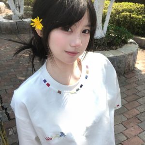 Trendy White Short Sleeve T-Shirt for Women with Embroidery - Summer 2025 American Style Niche Design