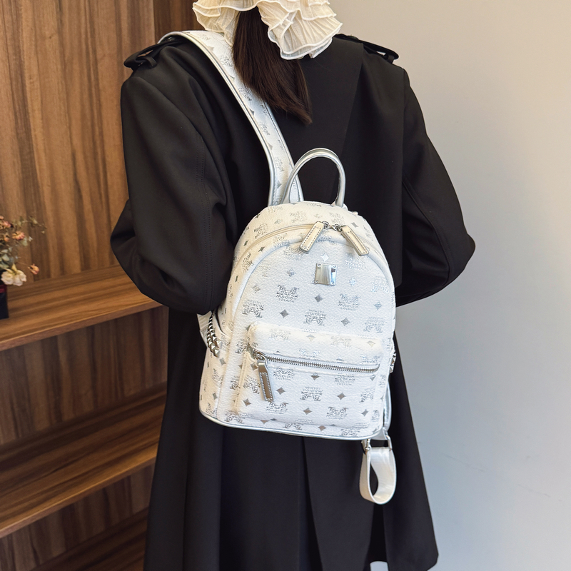 Trendy Women's Backpack 2025 - Versatile Hiking Bag for College Students, Stylish Commuting Pack, Fashionable Daily Use