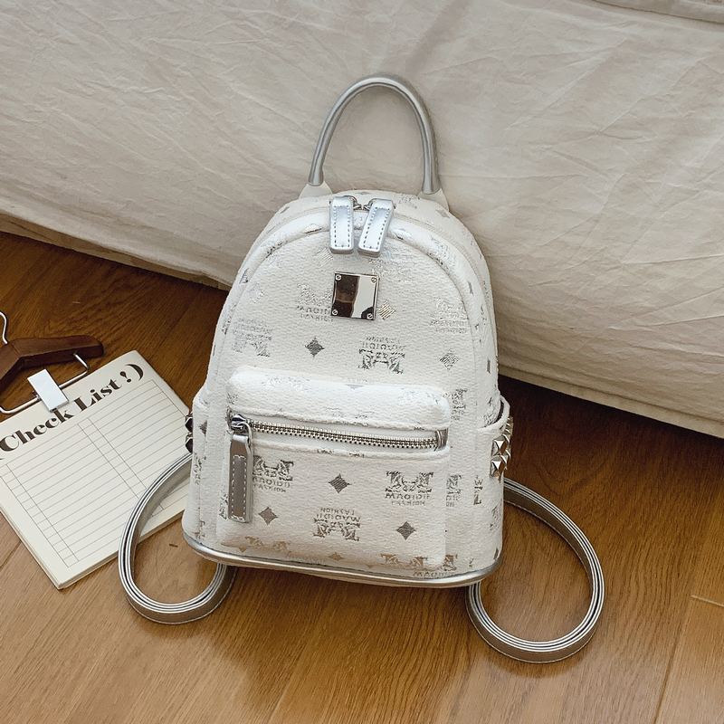 Trendy Women's Backpack 2025 - Versatile Hiking Bag for College Students, Stylish Commuting Pack, Fashionable Daily Use