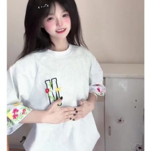 Trendy Women's Embroidered Floral Short Sleeve T-Shirt - Stylish Raglan Top for Summer 2025, Unique American Design