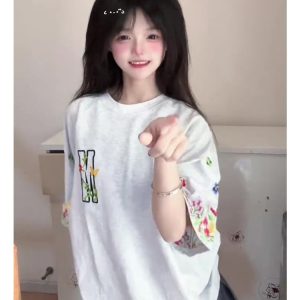 Trendy Women's Embroidered Floral Short Sleeve T-Shirt - Stylish Raglan Top for Summer 2025, Unique American Design