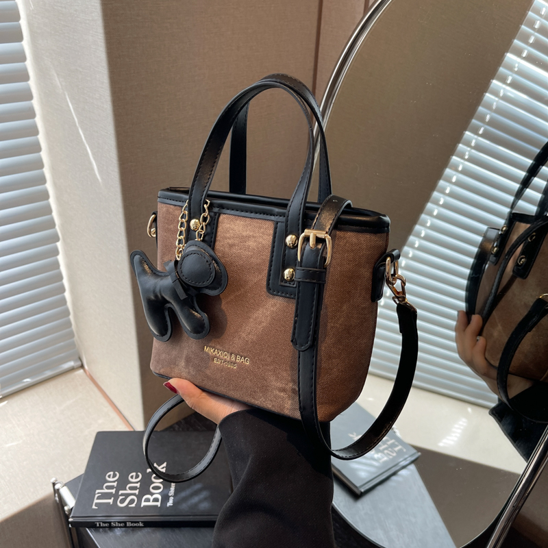 Trendy Women's Small Bucket Bag 2025 - Versatile Shoulder Crossbody Tote, High-End Fashionable Design, Must-Have Accessory Trendy Women's Small Bucket Bag 2025 - Versatile Shoulder Crossbody Tote, High-End Fashionable Design, Must-Have Accessory