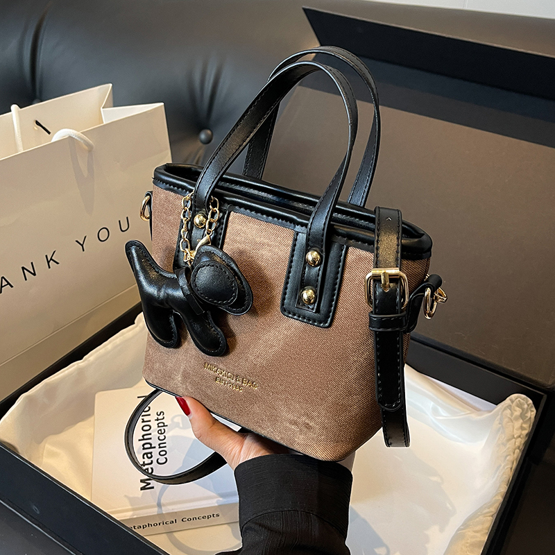 Trendy Women's Small Bucket Bag 2025 - Versatile Shoulder Crossbody Tote, High-End Fashionable Design, Must-Have Accessory Trendy Women's Small Bucket Bag 2025 - Versatile Shoulder Crossbody Tote, High-End Fashionable Design, Must-Have Accessory