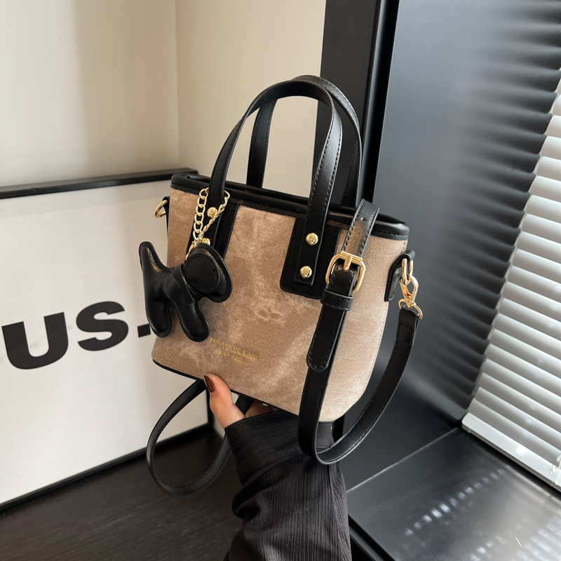 Trendy Women's Small Bucket Bag 2025 - Versatile Shoulder Crossbody Tote, High-End Fashionable Design, Must-Have Accessory Trendy Women's Small Bucket Bag 2025 - Versatile Shoulder Crossbody Tote, High-End Fashionable Design, Must-Have Accessory