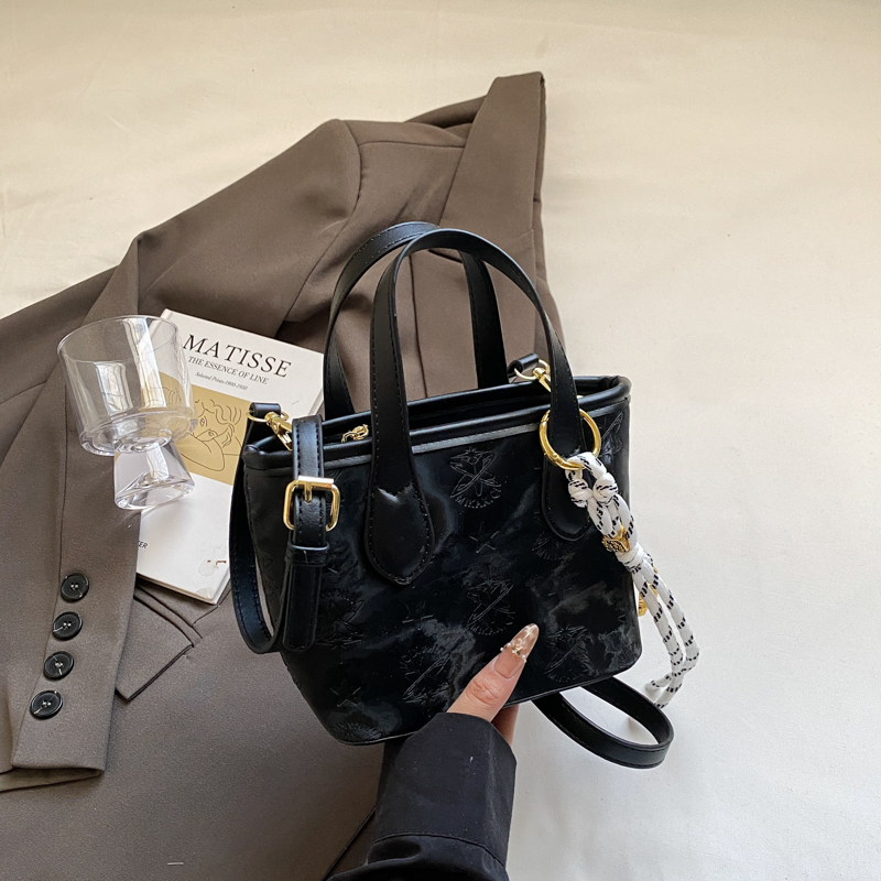 Trendy Women's Spring/Summer Bucket Tote Bag 2025 - Stylish Crossbody Shoulder Bag for Fashion Lovers