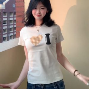 Trendy Women's Summer Short Sleeve Plaid Heart Print T-Shirt - Slim Fit Round Neck Top for a Chic American Style Look