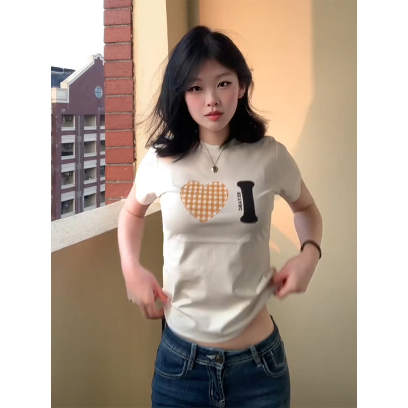 Trendy Women's Summer Short Sleeve Plaid Heart Print T-Shirt - Slim Fit Round Neck Top for a Chic American Style Look