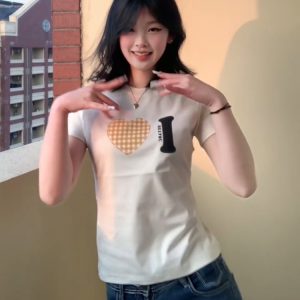 Trendy Women's Summer Short Sleeve Plaid Heart Print T-Shirt - Slim Fit Round Neck Top for a Chic American Style Look