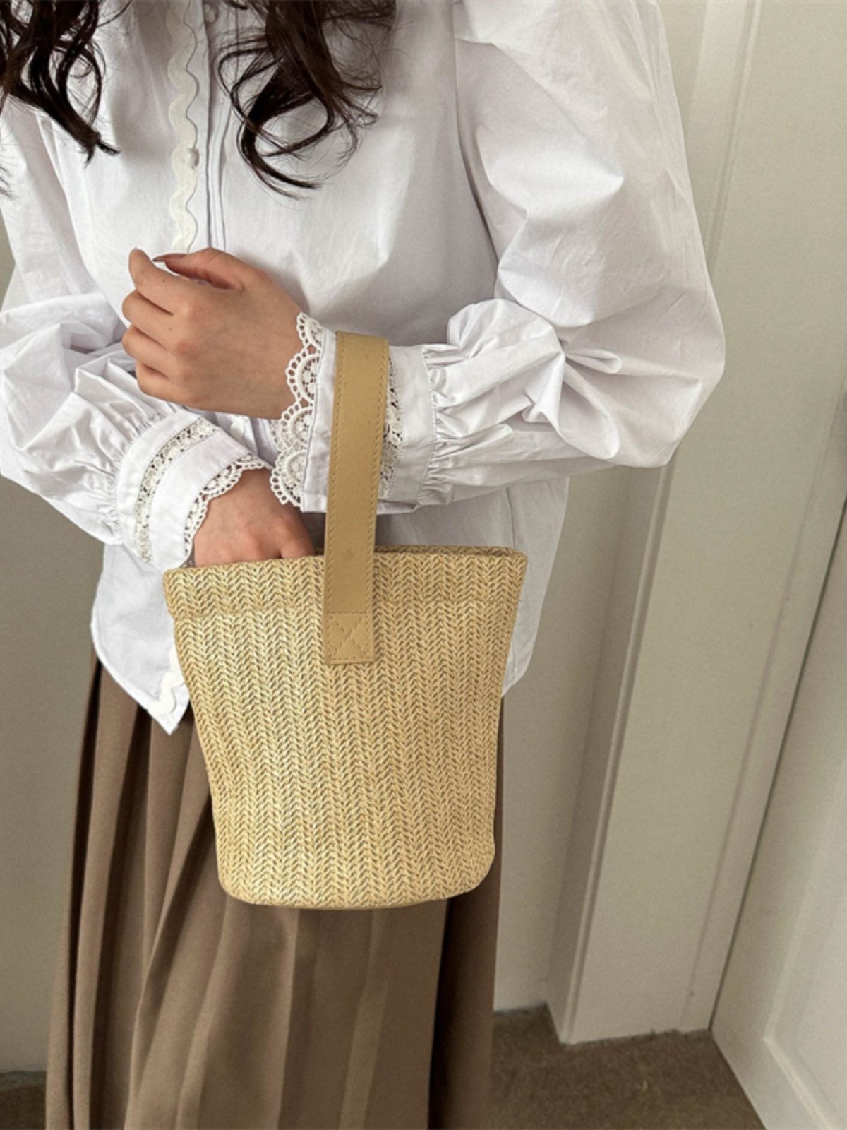 Trendy Woven Beach Bucket Bag - Casual Tote for Women, Handheld Vacation Bag, Perfect for Summer and Coastal Getaways Trendy Woven Beach Bucket Bag - Casual Tote for Women, Handheld Vacation Bag, Perfect for Summer and Coastal Getaways