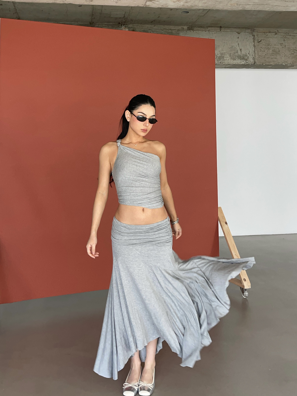 Twisted Tank Top with Built-In Fan Effect and Flowing Skirt - Gray-Scale Fashionable Aesthetics, Y2K Style Twisted Tank Top with Built-In Fan Effect and Flowing Skirt - Gray-Scale Fashionable Aesthetics, Y2K Style