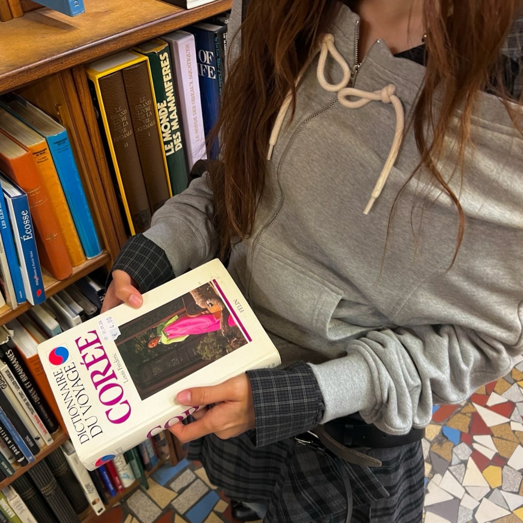 Unique Mud Dyed Spray Color Hoodie Set - Versatile Gray Hoodie with Multiple Styling Options for Trendy Looks